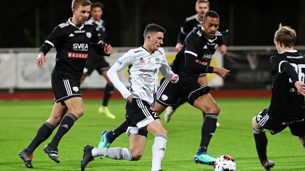 Ivan Rako har gjort flera bra inhopp för Motala AIF i division 1-kvalet och var nära att göra mål i slutet mot Sollentuna i onsdags. Nu blir det sannolikt en ny roll som "supersub" på söndag på Sollentunavallen.