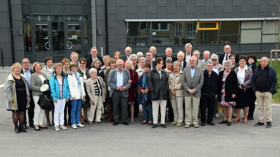 En gruppbild togs innan sällskapet fortsatte till Hembygdsgården för kvällens festligheter.