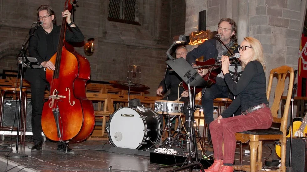 Louise Hoffsten underhöll i Domkyrkan under Eart Hour tillsammans med Jonas Ridderström, Samuel Videsäter och Roger Klinth.