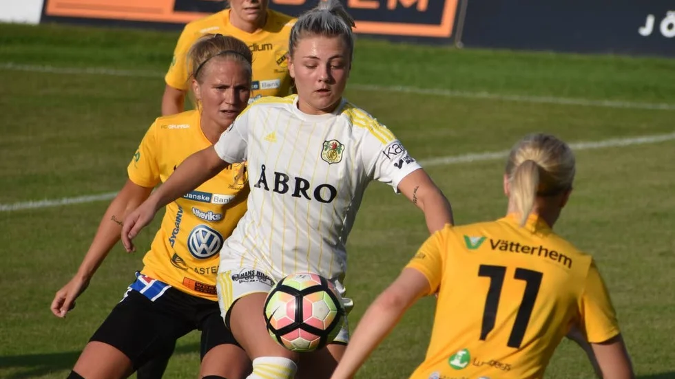 Frida Pöder och Vimmerby IF går för vinst mot Bergdalens IK.