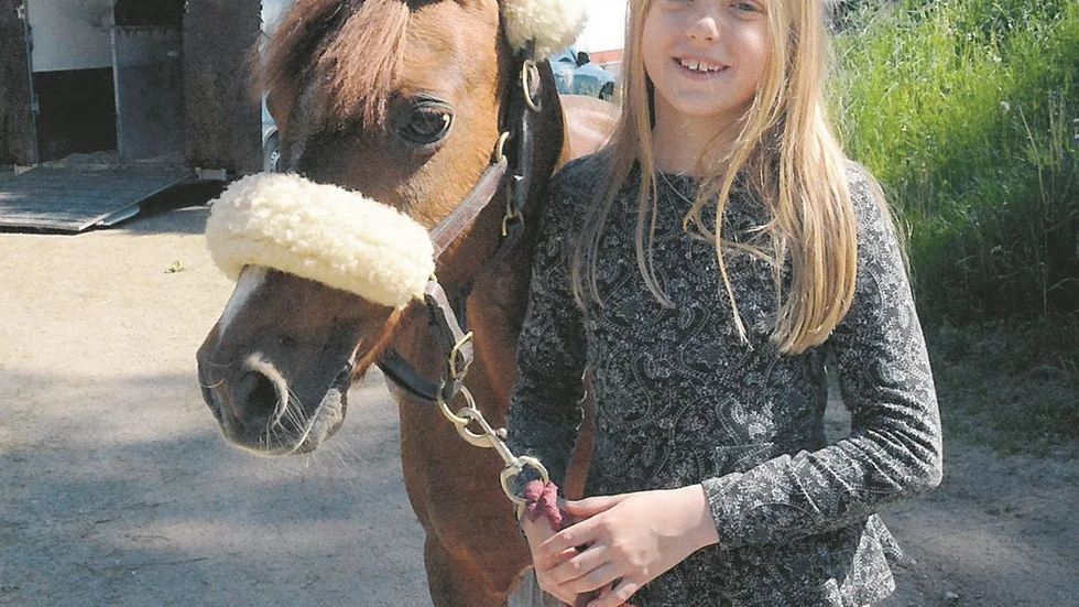 Elin Karlfeldt och ponnyn Heysel ska tävla i Lag-SM finalen på Strömsholm på söndag med Västervik. Foto: Torbjörn Allvin