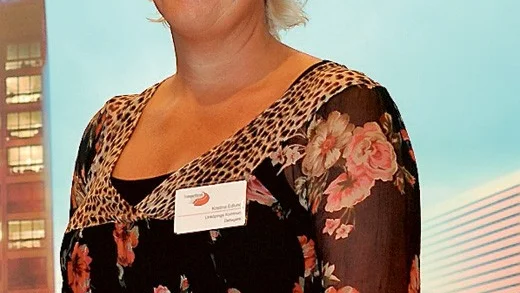 Kristina Edlund berättar att stiftelsen är en gåva i samband med universitetets 40-årsjubileum.