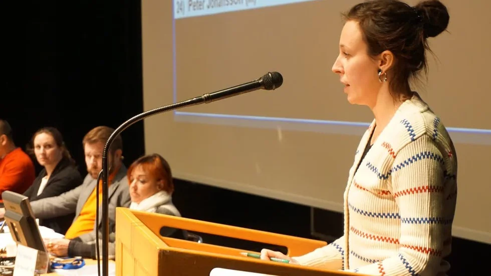 Västerviks kommunfullmäktige. Här representerat av Anna Bodjo (MP) och presidiet.