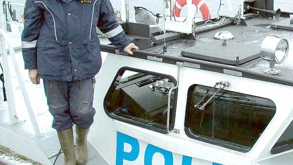 Sten-Gunnar Olsson, tillförordnad sjögruppschef, är glad över att sjöpolisen får vara kvar i länet ett åt till.