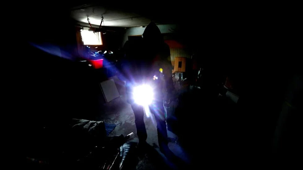 En båtmotor blev stöldbytet efter ett inbrott på en gård i trakterna av Väderstad.