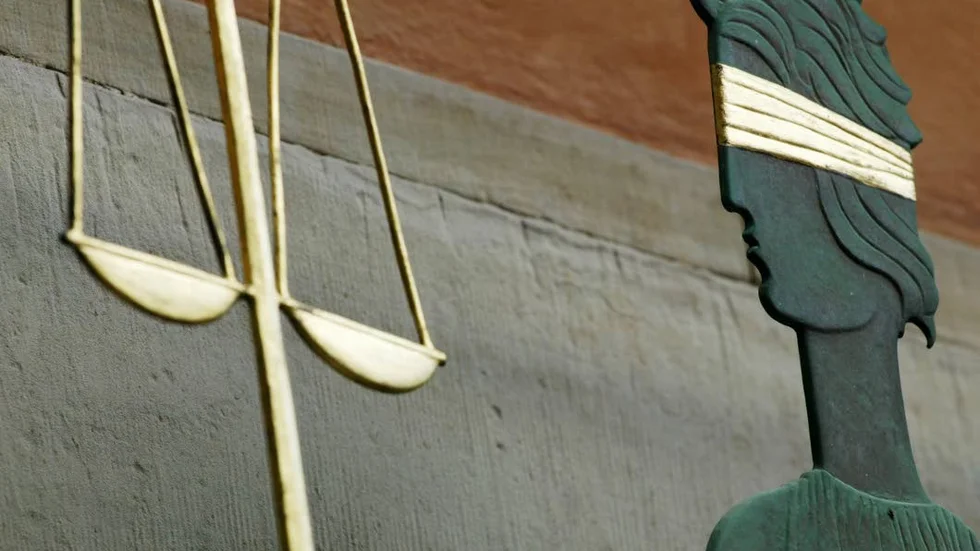 Fru Justitia.