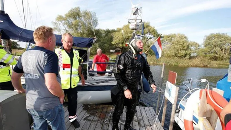 Sista augusti i år gick segelbåten på en sten och sprang läck. Nu har räkningen till kommunen kommit.