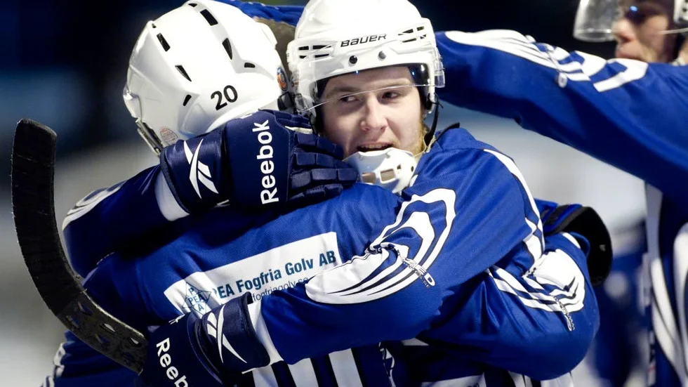 Tvåmålsskytt. Albin Wretman var het i Åtvidaberg och låg bakom segern mot Köping.