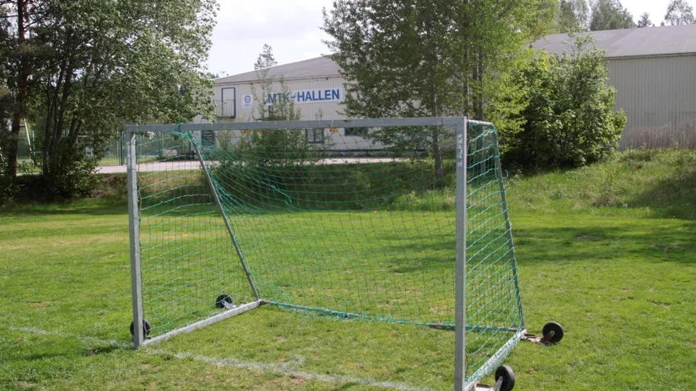 Turerna kring tennisanläggningen som kommunen vill anlägga vid Vifolkavallen fortsätter.