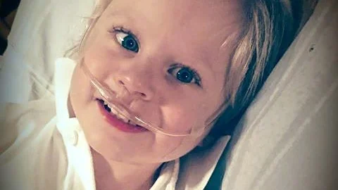 Återhämtningen går ännu bättre för Ellie, som opererades 8 mars. Mamma Pernilla Ehrendahl har överklagat Försäkringskassans beslut tre gånger och väntar på svar.  Foto: Privat