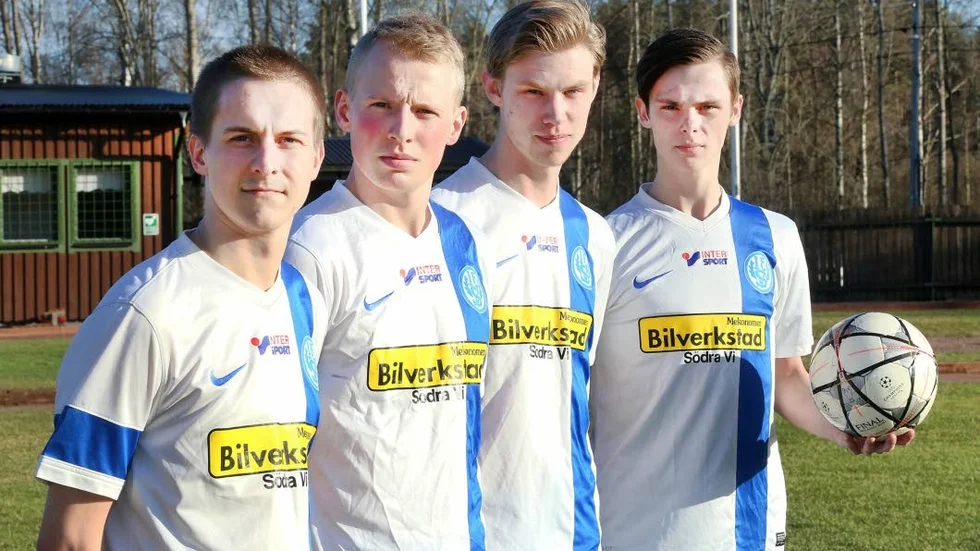Jacob Fridell, trea från vänster, avgjorde söndagens heta derby.