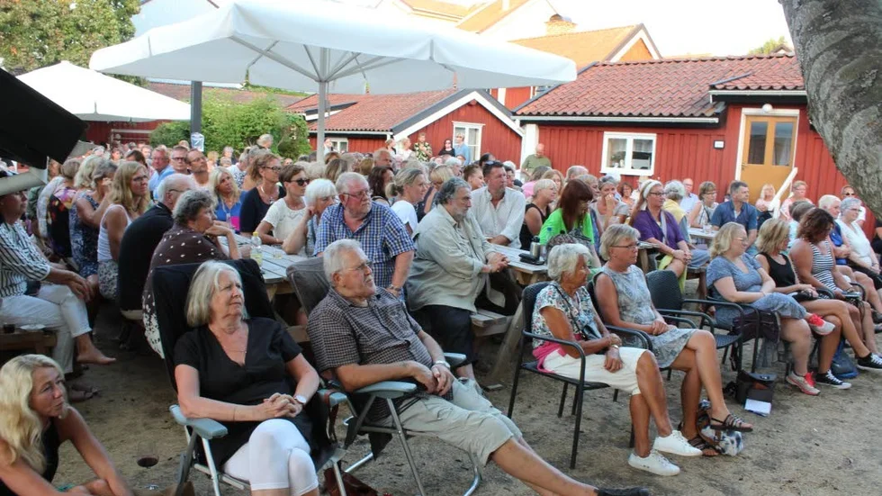 Songs and Stories annordnar sina spelningar mitt bland de pittoreska husen vid Båtmansstugorna.