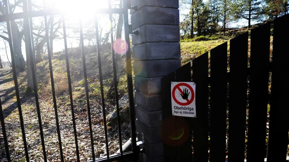 Ska tomten få vara avstängd för allmänheten? Det har blivit en rättslig fråga.
