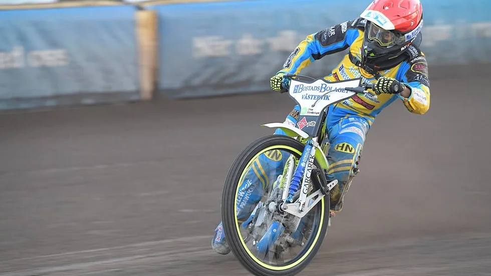 Bartosz Smektala gjorde en bra premiär, men missar matchen mot Rospiggarna på grund av en blödning i ena knäet.