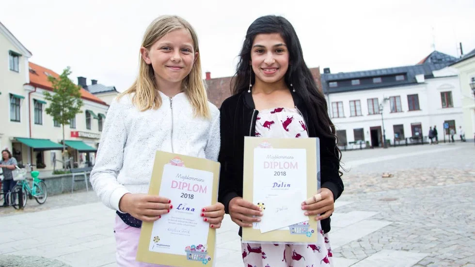 Lina Ekdahl och Dalin Ayad ser redan fram emot att sälja majblommor nästa år också.