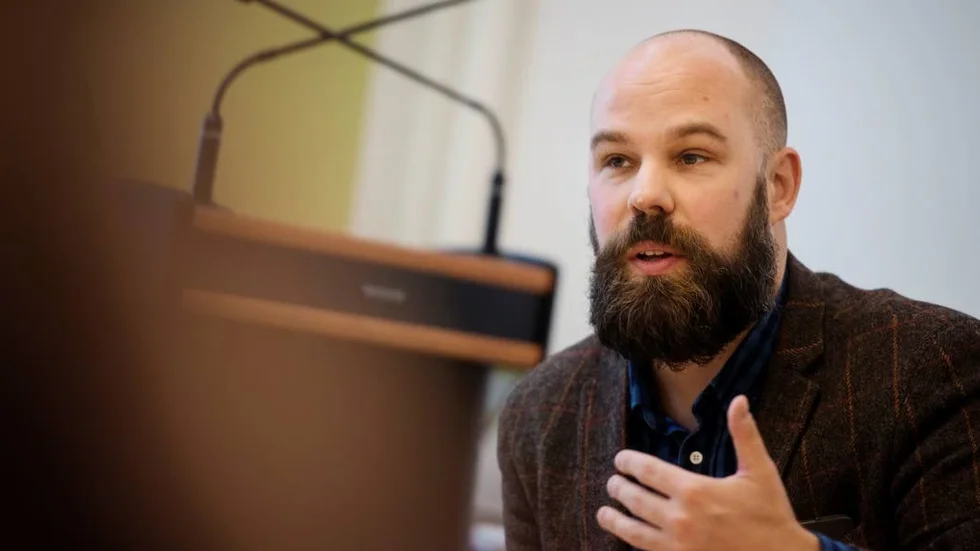 Daniel Suhonen från tankesmedjan Katalys vill att S ska gå vänsterut.