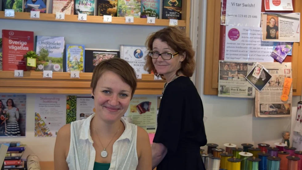 Nina Johansson och Malin Alfredsson på Eksjö Bokhandel, årets butik i Sverige 2016.