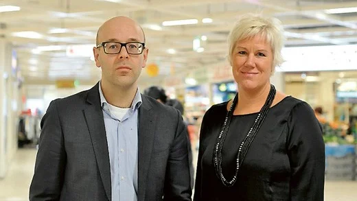 Jakob Björneke och Kristina Edlund i Skäggetorp Centrum.