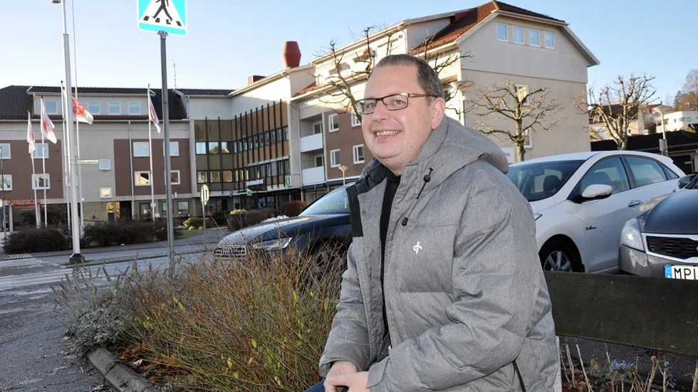 Lars Karlsson (L), tycker att kraven ska skärpas för nämnderna att hålla sina siffror.