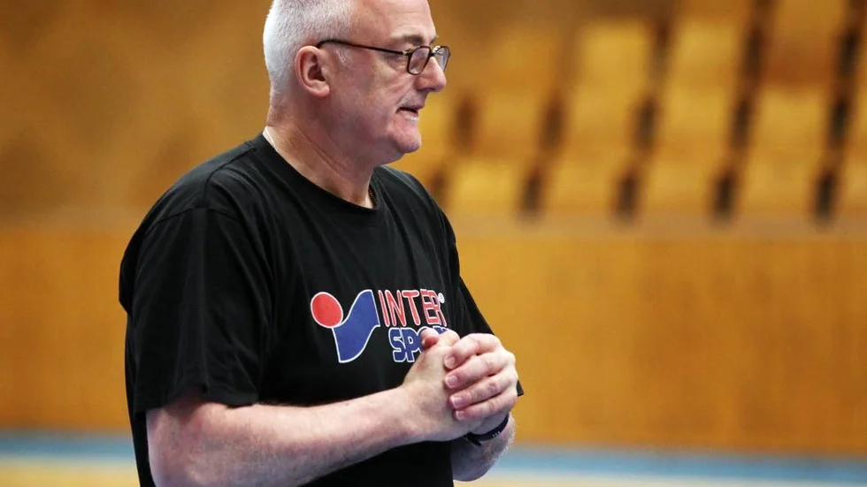 Tveksam. Andrew Strugnell, tränare i LVC, är inte nöjd med intresset kring laget.