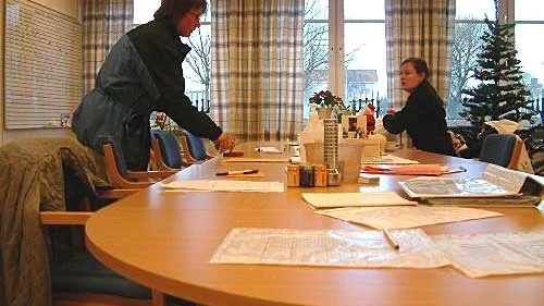 På Hemgården finns ett nära samarbete mellan hemtjänstens personal och ortens distriktssköterska.