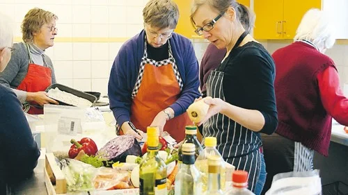 Det diskuteras och delas erfarenheter mellan deltagarna.