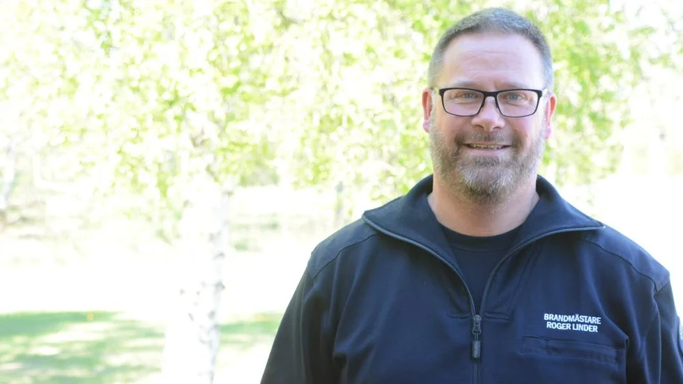 Brandmästare Roger Linder på Räddningstjänsten i Vimmerby gläds åt de fina betyg man får när kommunens företag säger sitt om brandskydd - näst bäst i Sverige i SKL:s senaste mätning.