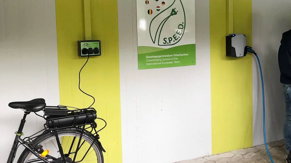 Laddningsstationen är klar och i drift. Det betyder att Erasmusprojektet är i mål och de deltagande eleverna kan summera sina nyvunna kunskaper.