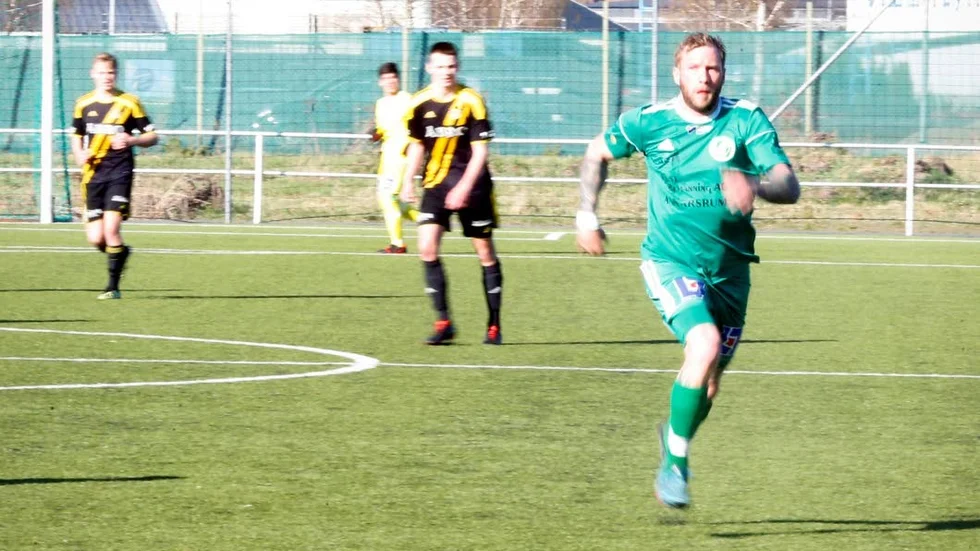 Christoffer Fröberg var hela tiden steget före sina motståndare när Ankarsrum vann premiären med 3–1.