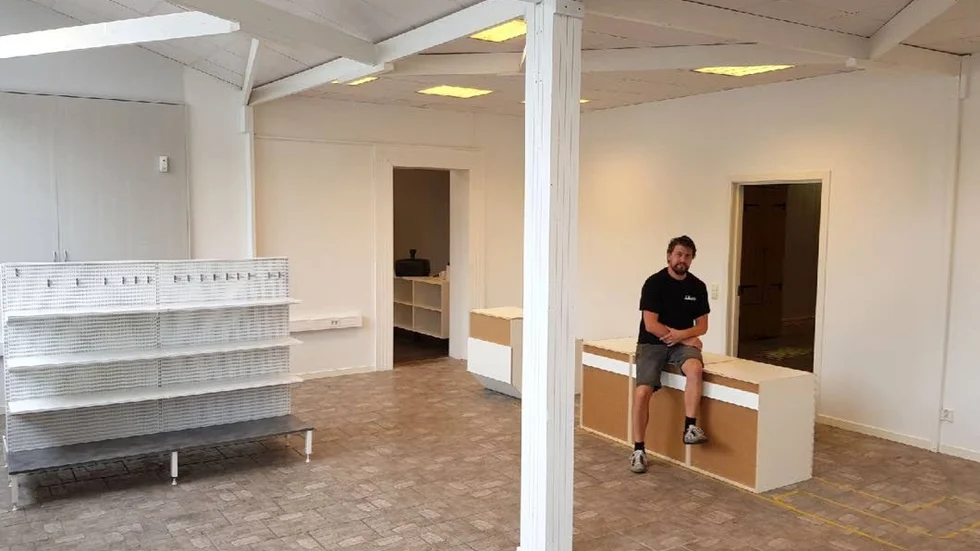 Jonas Frejd i den nya och hittills tomma lokalen. Snart flyttar företaget in och planerar nysatsning på dubbelt så stora ytor.
