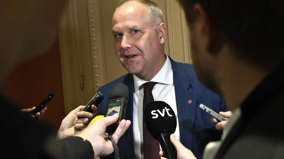 Ska utsikten till en välbehövlig reformregering stupa på Jonas Sjöstedt?