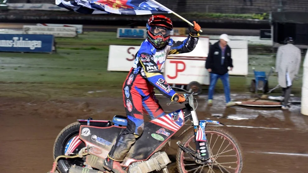 Greg Hancock tog 9+2 poäng i den första semifinalen.