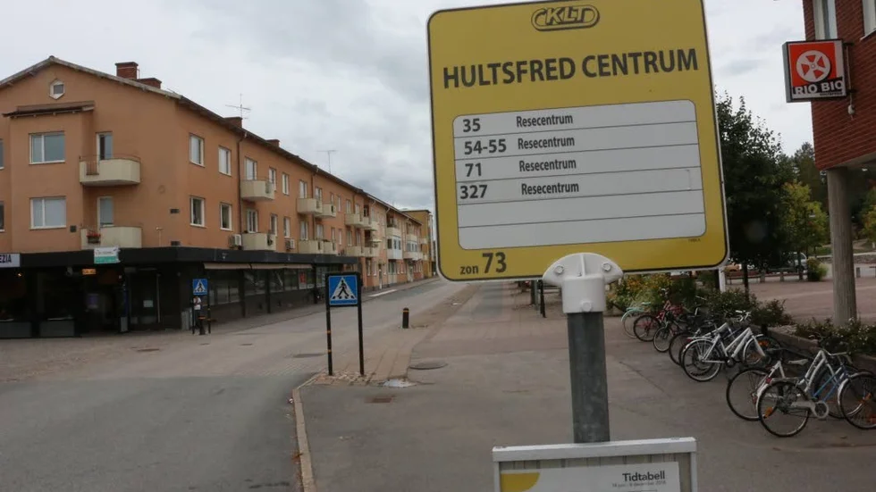 Eventuella resenärer, som planerat åka med centrumlinjen premiärdagen, tvingades vänta förgäves. Det kom ingen buss.