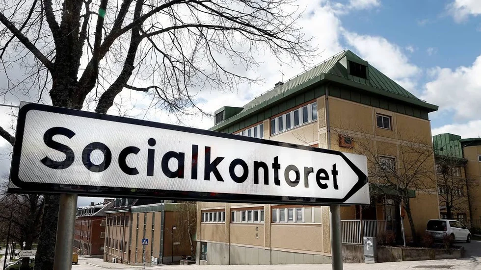Frustrationen kring löneläget på socialkontoret är stor, vilket socialchefen har förståelse för.