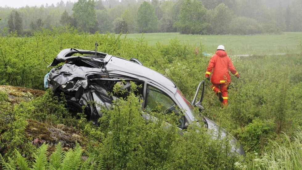 Olycka. Kvinnan skadades allvarligt i olyckan. En förundersökning är inledd.