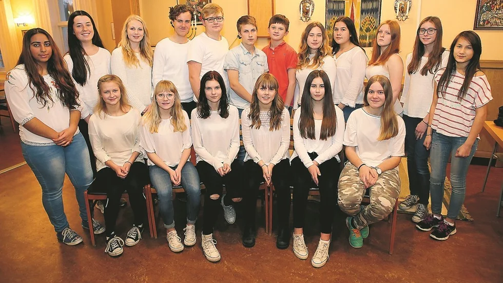 Sittande från vänster, Elna Anckarman, Tilda Stejdahl, Linnéa Kronstrand, Ellen Engqvist, Amanda Johansson och Kajsa Blomander. Stående från vänster, Bahra Pytrus, Isabella Alvarsson, Elin Arvidsson, Lukas Kvist, Viktor Stejdahl, Christian Tälth, Frej Larssen, Maya Granlund, Martina Liao, Moa Friman Jonsson, Susanna Wigstrand och Savannah Nordström. Foto: Roelof Stroetinga