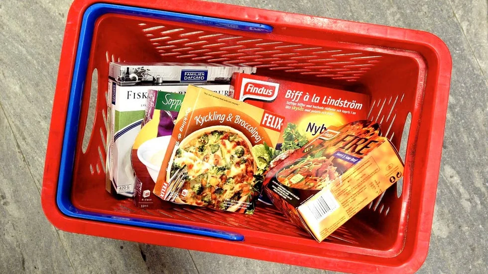 Akut situation. När maten uteblir från leverantören får hemtjänstpersonal handla.
