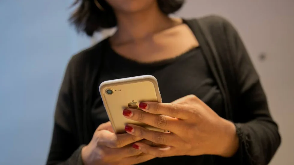 Befinner du dig i ett område i kris kan du nu få ett varnings-SMS från SOS Alarm.