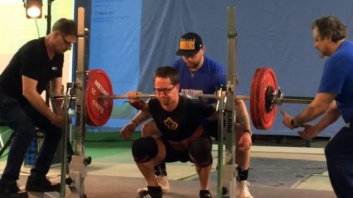 Mattias Hallberg från Getterum tog dubbla medaljer när DM i styrkelyft avgjordes i helgen. Foto: Privat