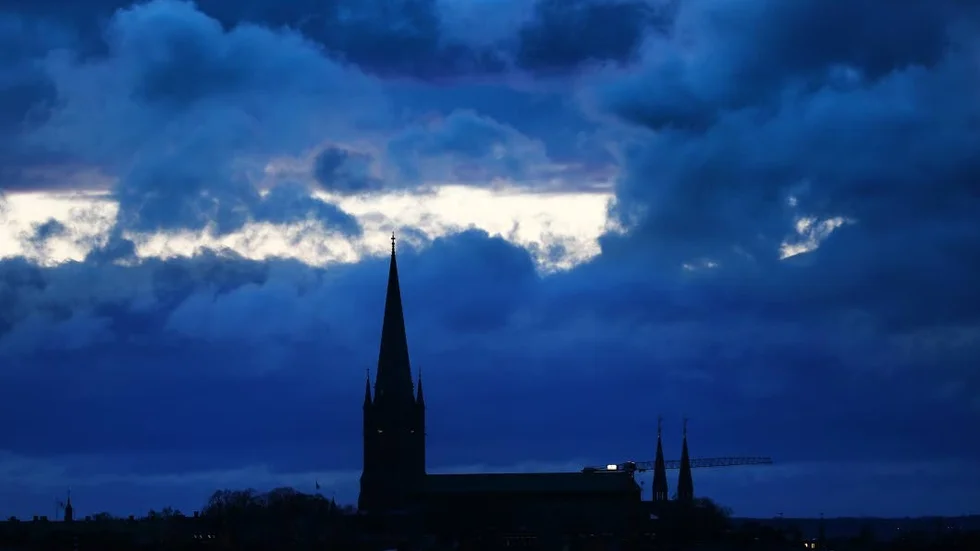 Räddhågad kyrka. Borde stå upp för utsatta trosfränder.