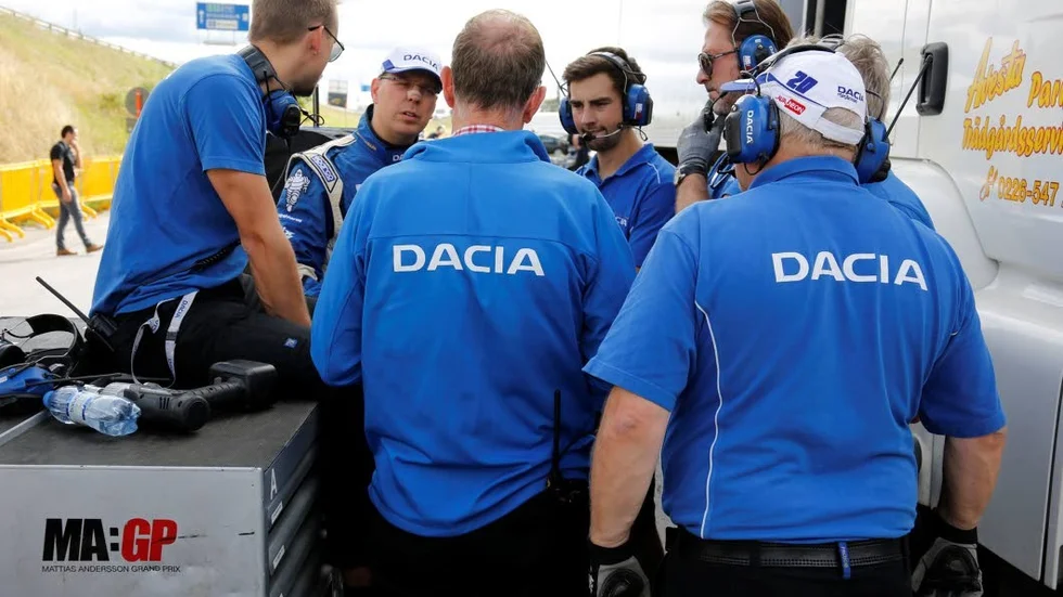Det var fundersamma miner i Mattias Anderssons STCC-team efter ett svagt kval på Solvalla.