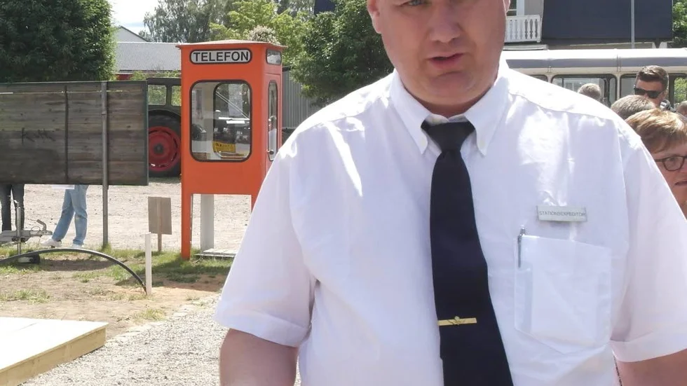 Smalspårsentusiasten Dennis Blomfeldt är besviken över skadegörelsen på toaletten.
