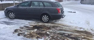 Parkerad bil tömdes på bensin