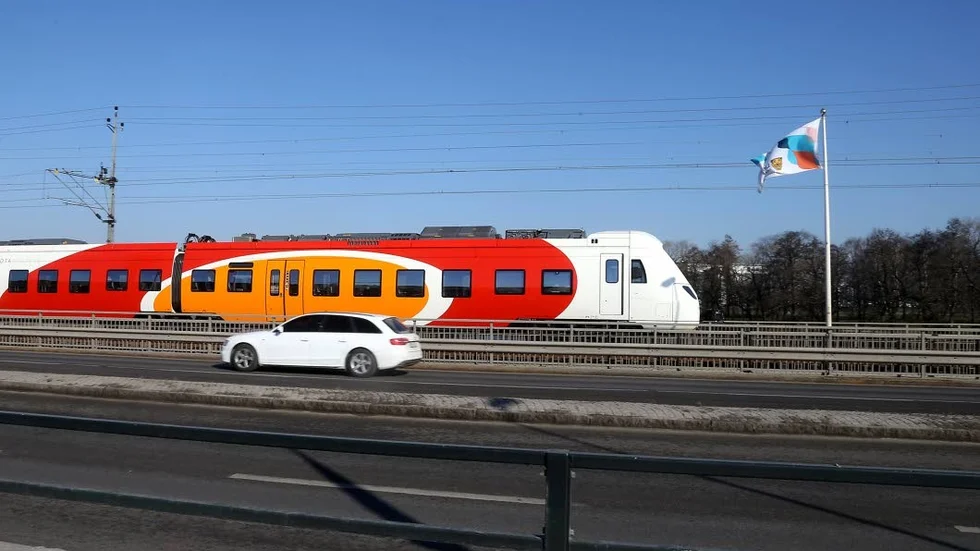 Regiontrafik. Linköping och Norrköping ser i för hög grad till sina egna intressan, anser skribenterna.