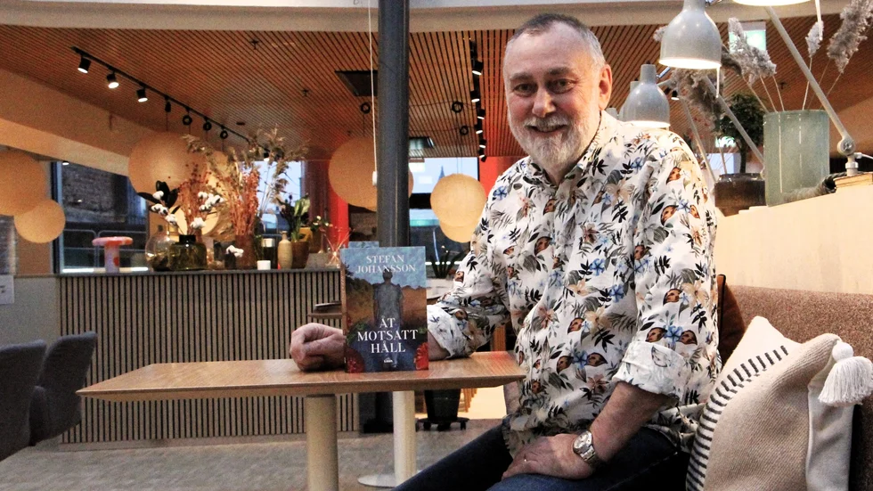 Stefan Johanssons idé och tanke med "vad händer om du vänder utanför din arbetsplats och bara börjar gå åt andra hållet? landade i en bok, men själv skulle han aldrig våga göra det. "Jag är för feg för det".
