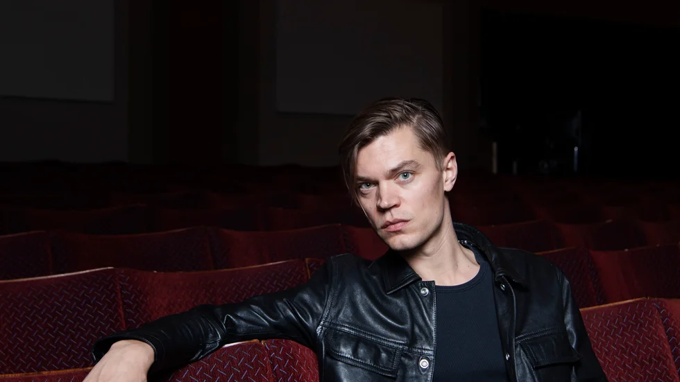 Viktor Norén spelar huvudrollen i musikalen Hair som kommer till Linköping.