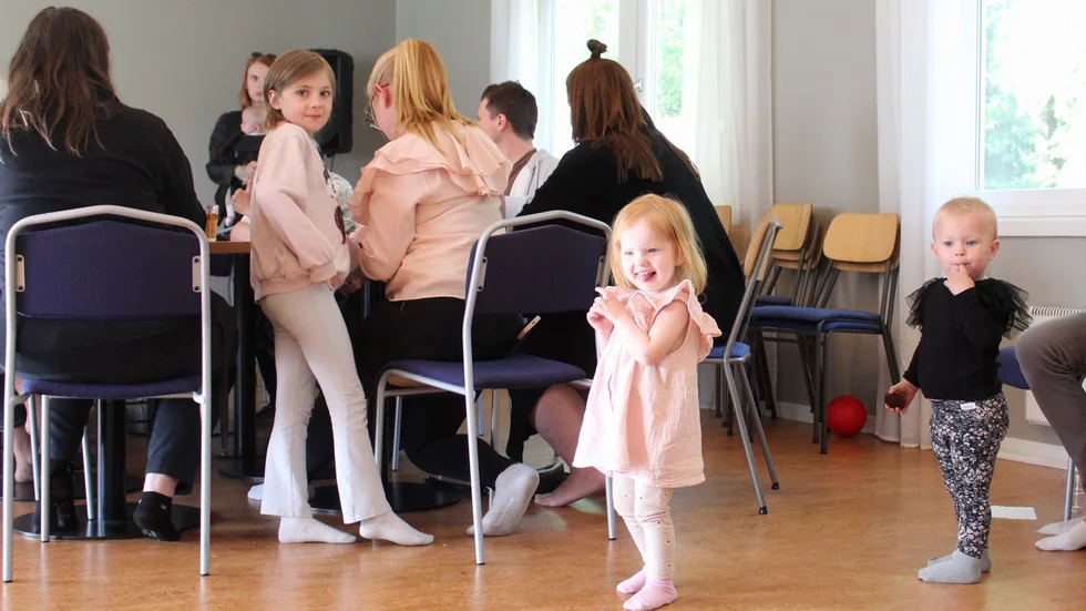I Simonstorp vill de boende försöka behålla sin förskola trots nedläggningsbeslutet. Frågan är hur? Ansökningstiden att starta i egen regi från januari 2025 har redan gått ut.