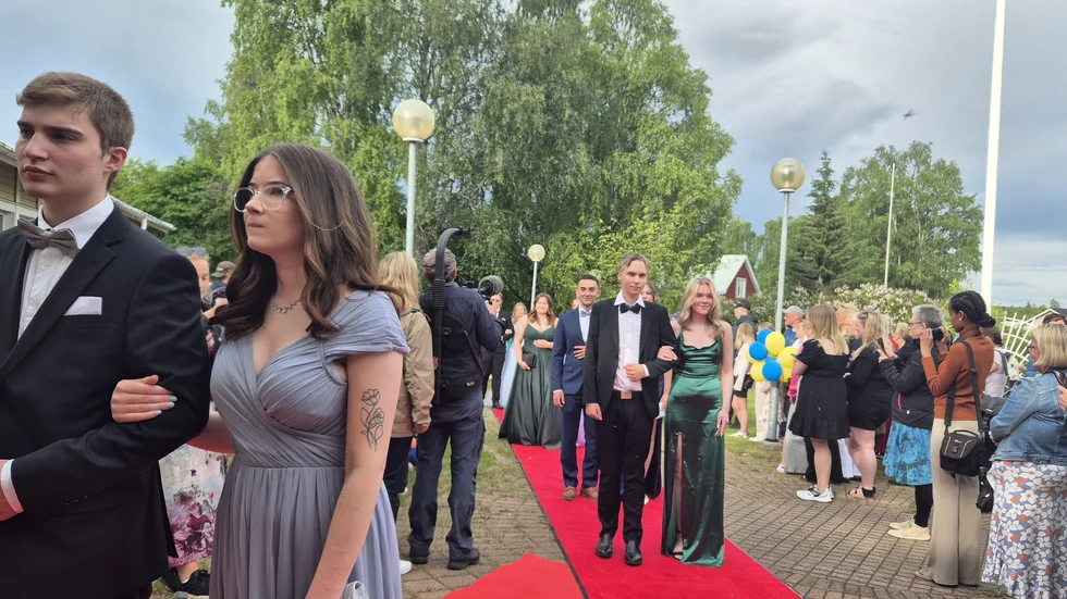 Edvin Johansson och Frida Lång i förgrunden med Ivar Taavo och Liv-Marit Bakke i bakgrunden.