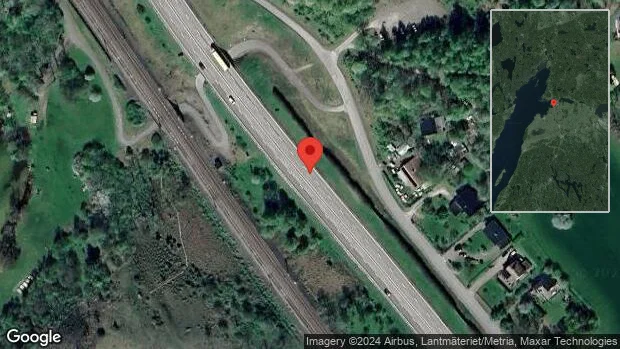 Stopp på väg 50 på grund av olycka med en personbil