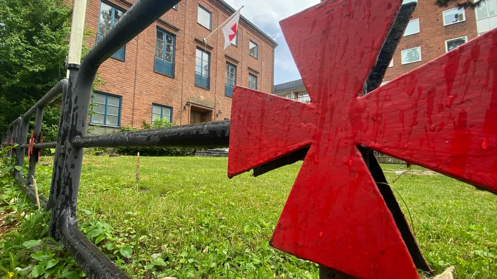 Frimurarhuset på Strandgatan i Eskilstuna har skadeståndsanspråk mot den misstänkte 63-åringen på cirka 50 000 kronor.